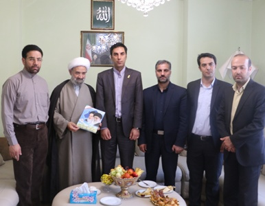 دیدار رییس و همکاران واحد استانی اردبیل با خانواده شهید محمد حیدری