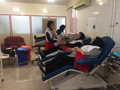 اهدای خون توسط دانشجویان مرکز آموزش علمی کاربردی هلال احمر اردبیل
