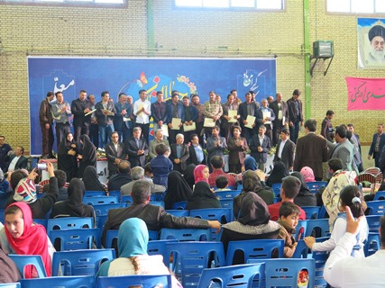 مراسم گرامیداشت روز معلم و تجلیل ازدانشجویان برگزیده