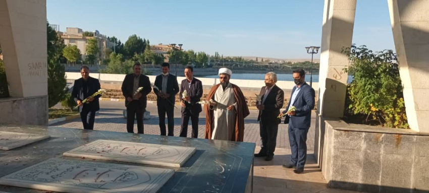 سرپرست دانشگاه جامع علمی کاربردی استان اردبیل در اولین اقدام، با شهدای گمنام تجدید میثاق کرد