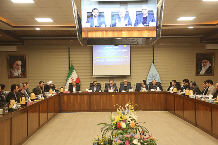 معاون رئیس جمهور در امور مجلس: حل مسائل و مشکلات دانشگاهیان در کانون توجه دولت قرار دارد‌